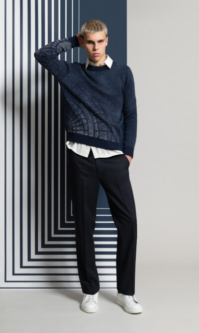 look homme pull jacquard bleu marine motif neige , pantalon bleu marine, chemise blanche